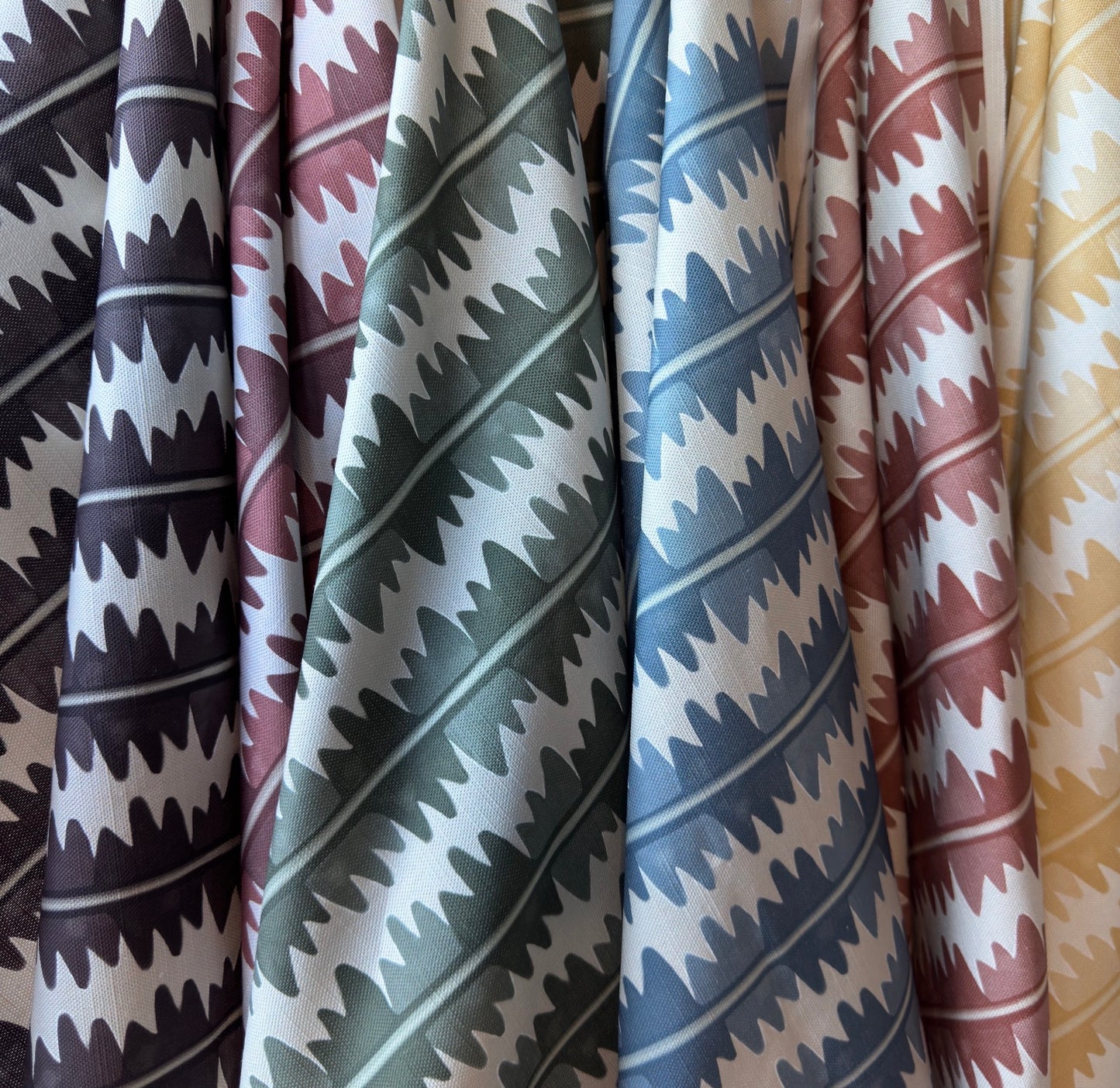 Jigzag linen union fabric in Green
