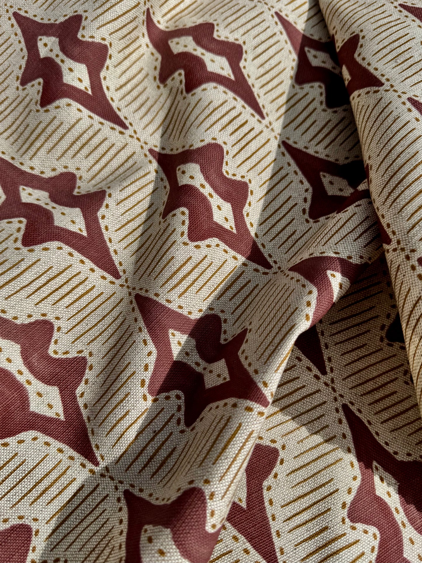 Sky Lanterns linen union fabric in Raspberry
