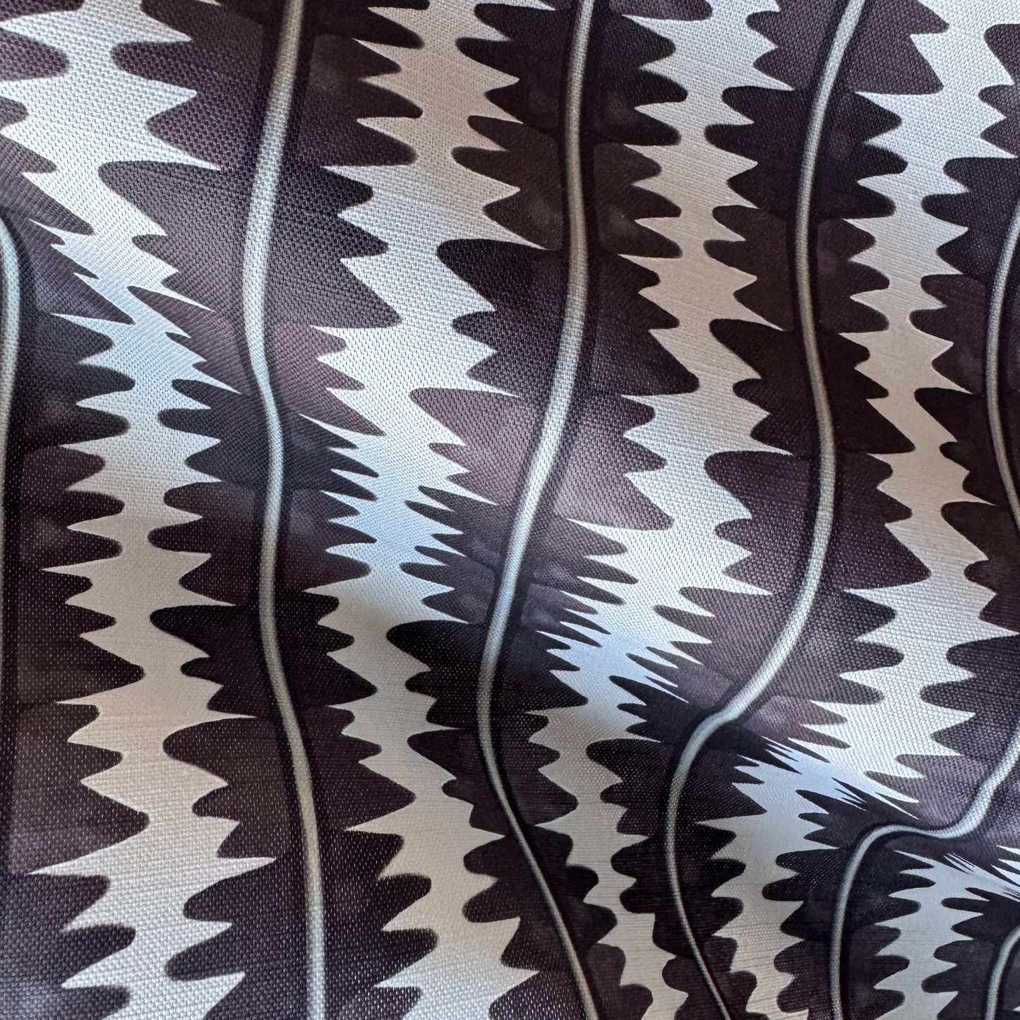 Jigzag linen union fabric in Aubergine
