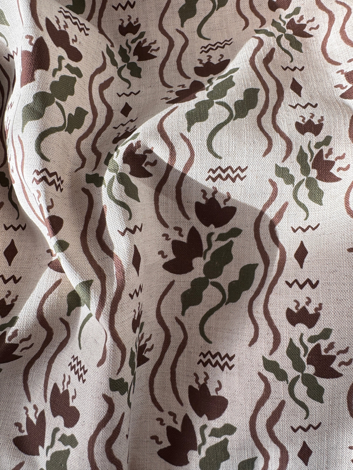 Meadow Jive Fabric in Cocoa