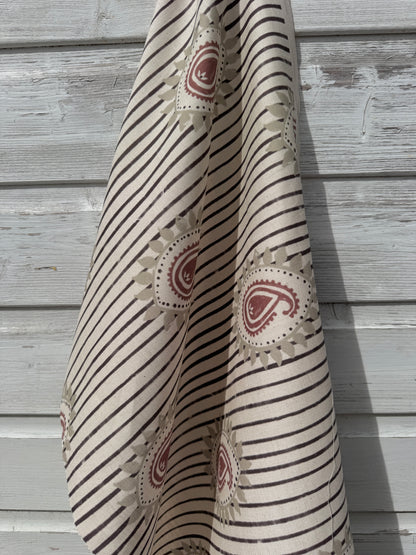 Field flower Paisley linen cotton union fabric in Pink and Aubergine
