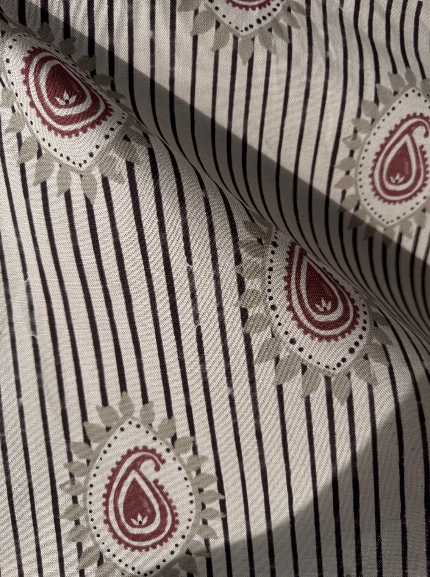 Field flower Paisley linen cotton union fabric in Pink and Aubergine