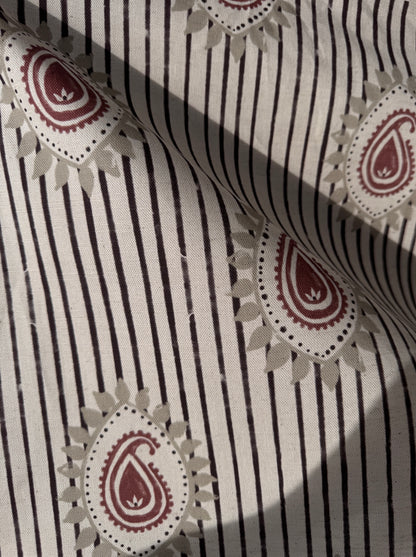 Field flower Paisley linen cotton union fabric in Pink and Aubergine